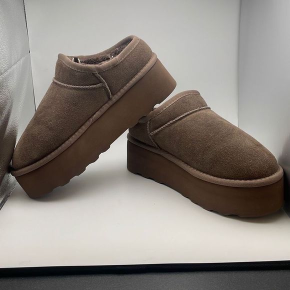 CUSHIONAIRE Women's COZY Genuine Suede Cozy Mule Platform +Memory Foam SIZE 8.5 - Picture 7 of 7